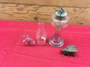 lot 149 image: Two Lanterns, Johnson Bronze Fly Ash Tray, & Riding Horse Nic Nac