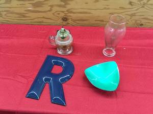 lot 150 image: Two Lanterns & Home Decor