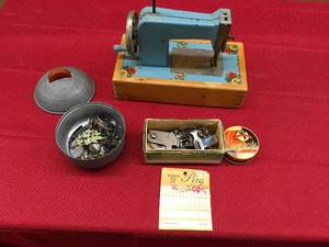lot 152 image: Sewing Machine & Sewing Accessories