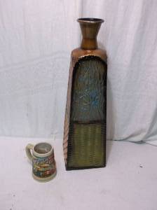 lot 42 image: Decor