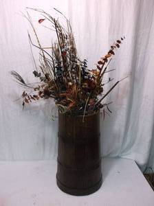 lot 47 image: Decor