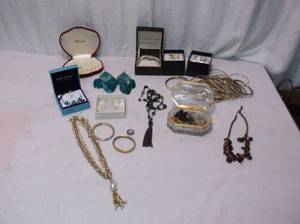 lot 59 image: Jewelry