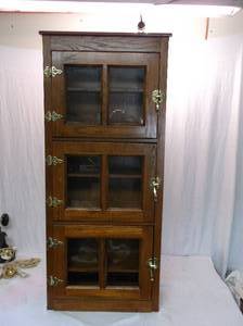 lot 94 image: Cabinet