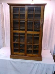 lot 98 image: Cabinet
