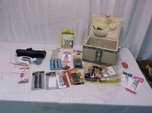 lot 100 image: Sewing Basket