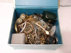 lot 108 image: Jewelry