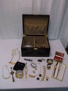 lot 111 image: Jewelry Box