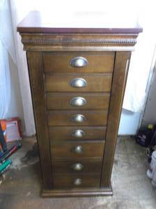 lot 131 image: Jewelry Box
