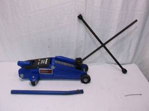lot 141 image: Floor Jack
