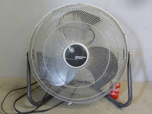 lot 3 image: Commercial Fan