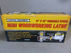 lot 6 image: New Woodworking Lathe