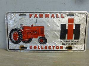 lot 10 image: Sign
