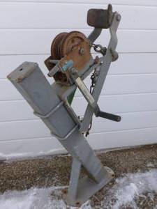 lot 19 image: Winch