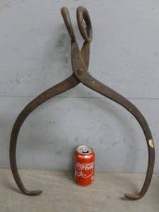 lot 26 image: Vintage Railroad  Ice Tongs