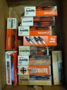 lot 28 image: New Vintage Spark Plugs