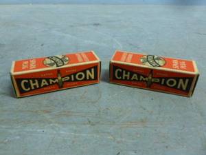 lot 31 image: New Vintage Spark Plugs