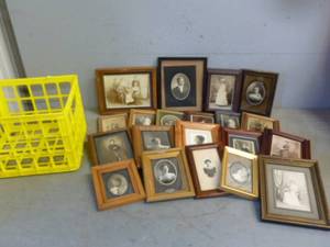 lot 44 image: Antique Pictures