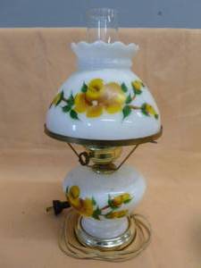 lot 58 image: Vintage Lamp