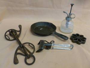 lot 61 image: Vintage Items