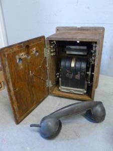 lot 90 image: Antique Telephone