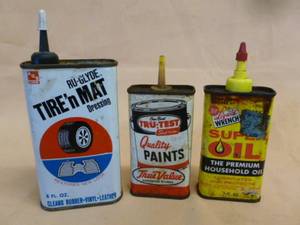 lot 92 image: Vintage Oiler Cans