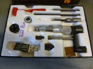 lot 111 image: Vintage Reloading Set