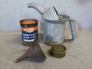 lot 124 image: Vintage Galvanized Steel Oil Can