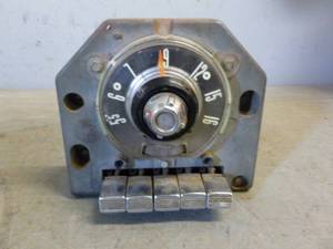 lot 125 image: Vintage AM Car Radio