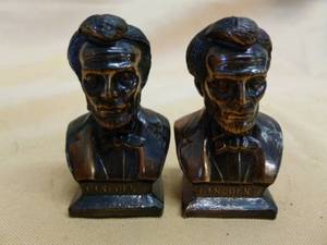 lot 135 image: Vintage Salt And Pepper Set