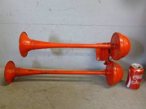 lot 146 image: Vintage Truck Horn
