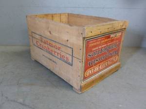 lot 155 image: Vintage Wooden Box