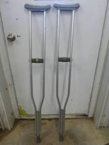lot 187 image: Aluminum Crutches