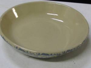 lot 3 image: Sponge Ware Crock Bowl