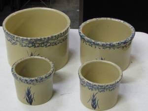 lot 4 image: Sponge Ware Crock Bowls