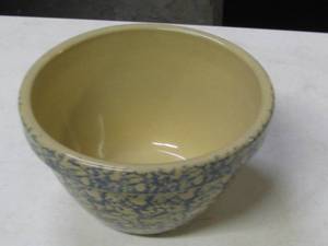 lot 7 image: Sponge Ware Crock Mixing Bowl
