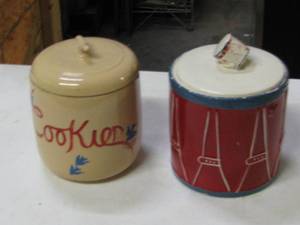 lot 10 image: Crock cookie Jars