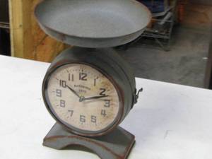 lot 14 image: Clock