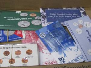 lot 24 image: Uncirculated Coin Sets