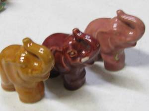 lot 33 image: Rosemeade Pottery Elephant SaltPeppers