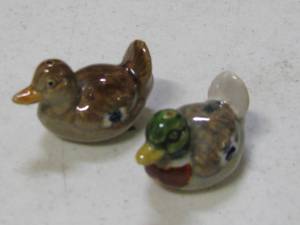 lot 36 image: Rosemeade Pottery Mini Duck SaltPepper