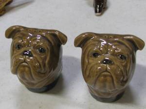 lot 41 image: Rosemeade Pottery Bulldog SaltPepper
