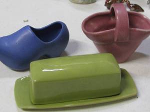 lot 47 image: Rosemeade Pottery