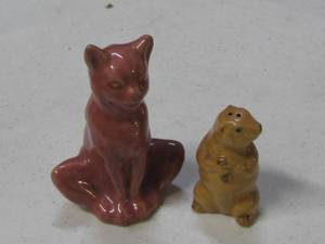 lot 52 image: Rosemeade Pottery Cat & Ground Hog