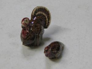 lot 53 image: Rosemeade Pottory Turkey Figurines