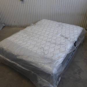 Sealy Response Performance Attendance Cushion Firm Queen Mattress