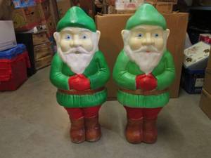 lot 8 image: Pair of Light-Up Elves 1 is missing...