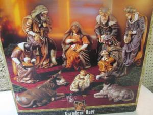 lot 10 image: Hand Painted 9-Piece Porcelain Nati...