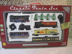 lot 11 image: 40-Piece Battery Operated Classic T...