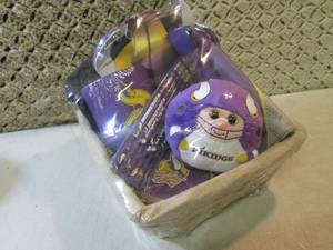 lot 35 image: Minnesota Vikings Gift Basket New  ...