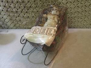 lot 37 image: Christmas Sled Gift Basket New  F-0...